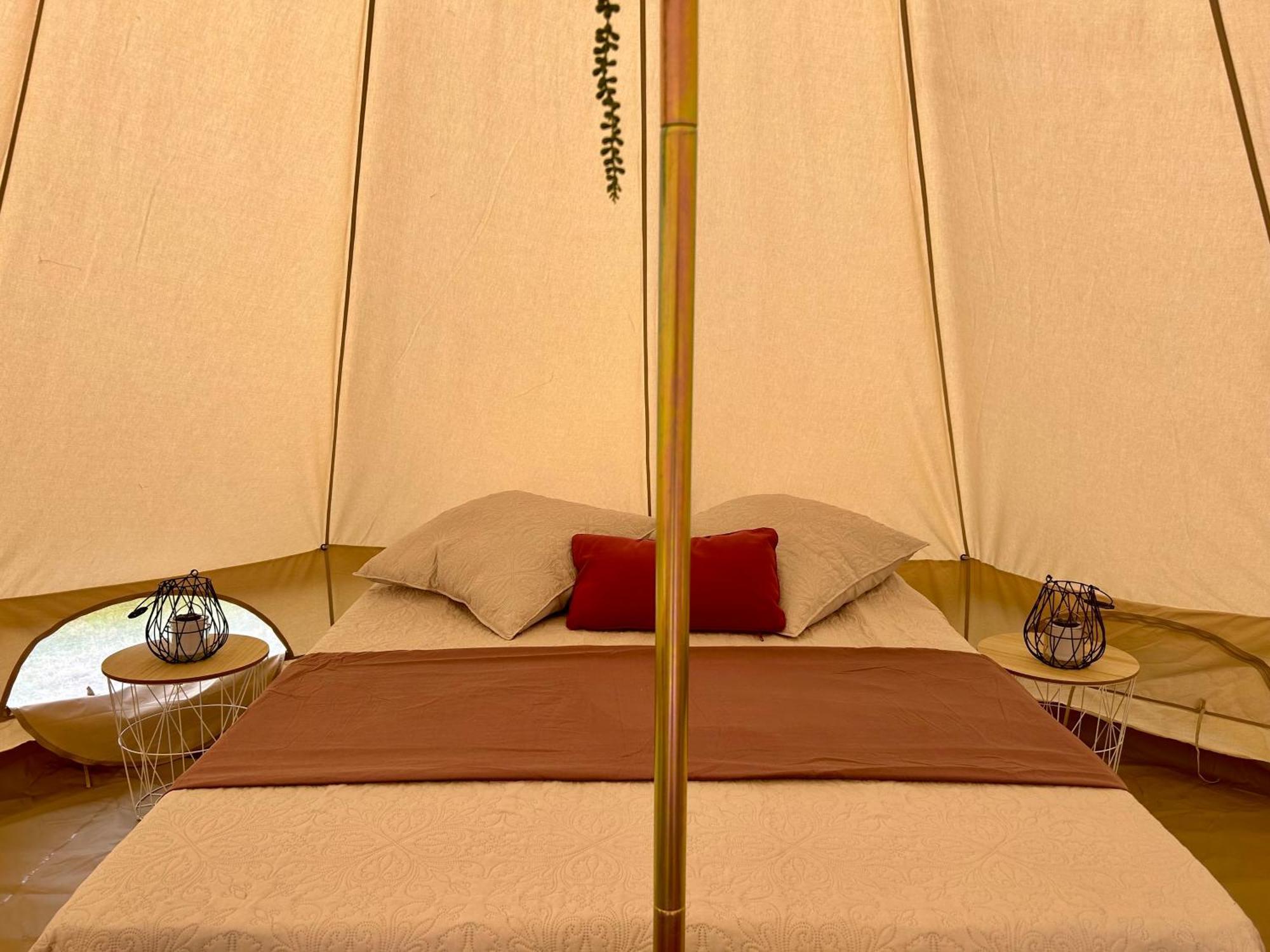 Chambre Au Jardin Tente De Charme Eguzon-Chantome Exterior foto