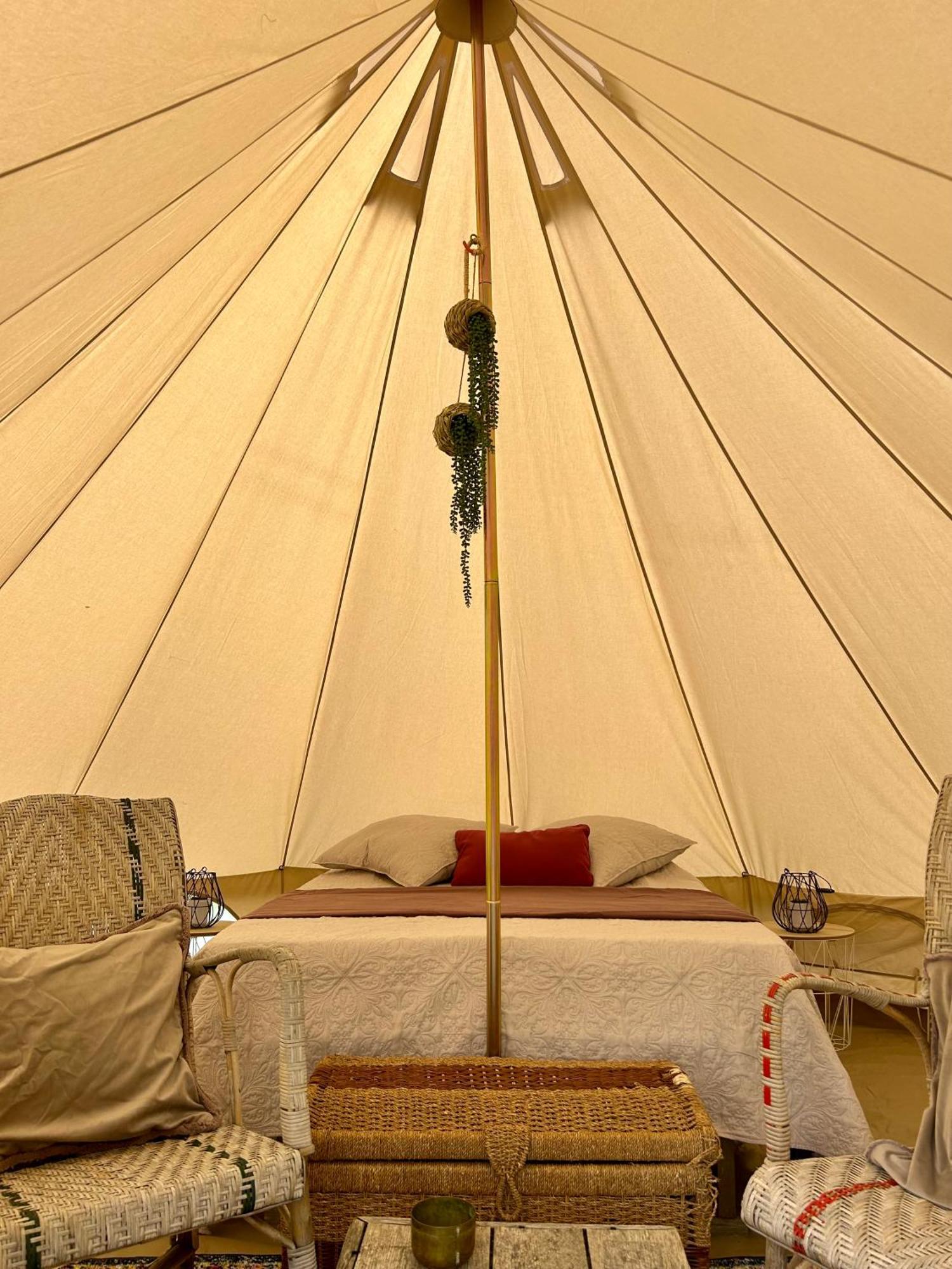 Chambre Au Jardin Tente De Charme Eguzon-Chantome Exterior foto