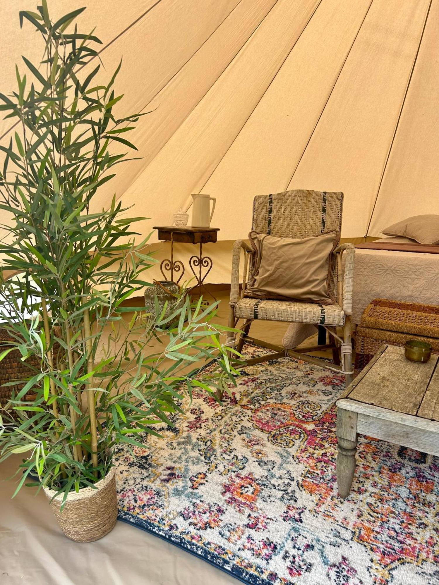 Chambre Au Jardin Tente De Charme Eguzon-Chantome Exterior foto